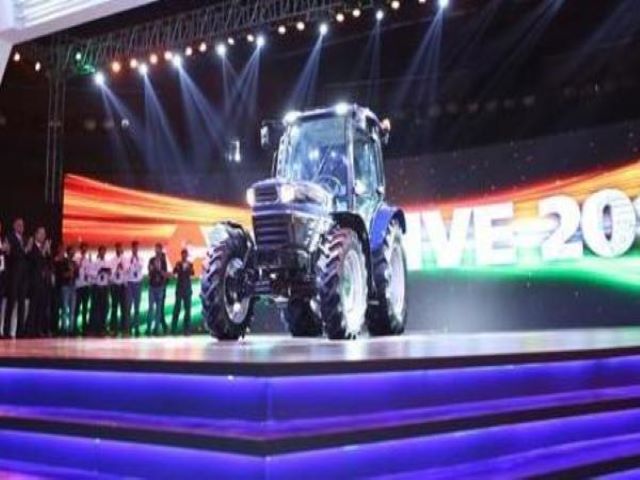ESCORT TRACTOR