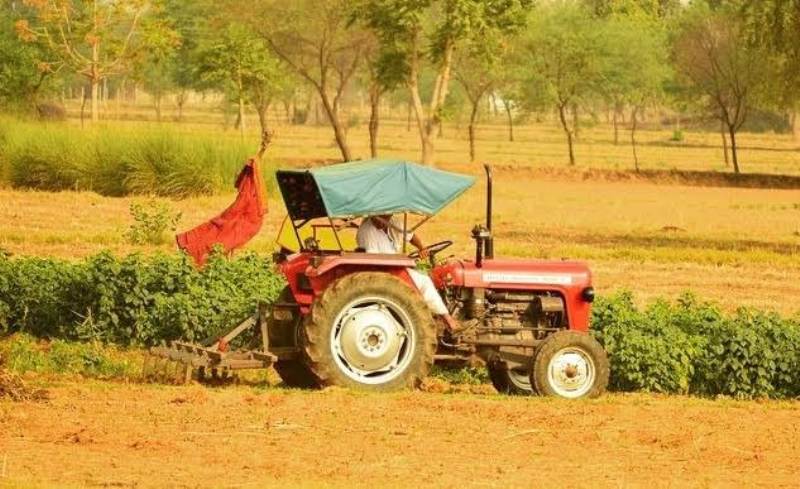 जानिए किन किसानों के लिए कौन सा ट्रैक्टर है बेहतर - Krishi Jagran Hindi