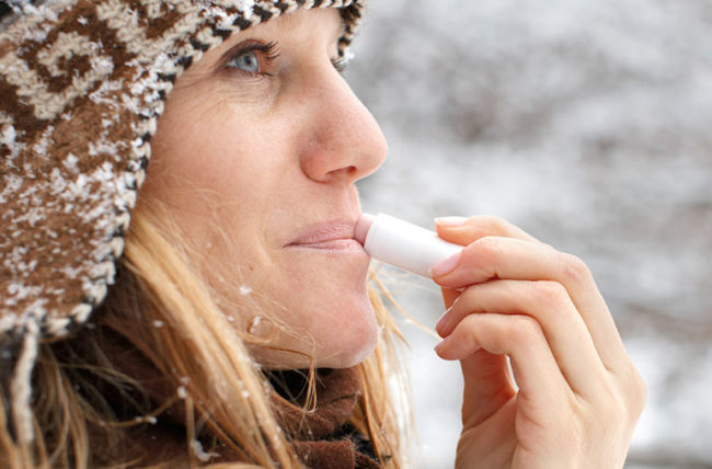 सर्दियों में होंठों को सुरक्षित रखने के लिए जानिए घरेलू नुस्खे