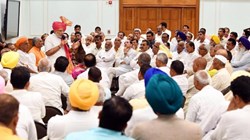 PM met sugercane farmers