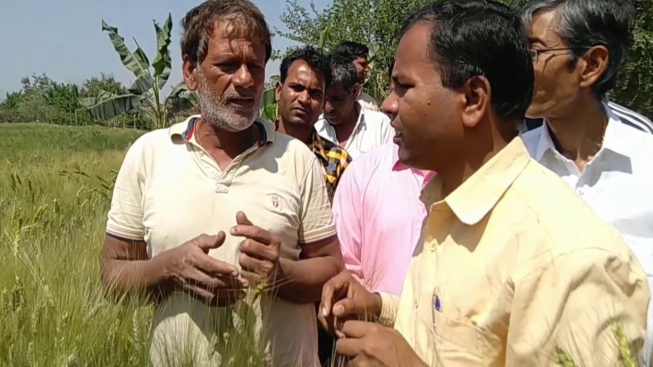 Farmers learning the qualities of farming from Tarachand ji